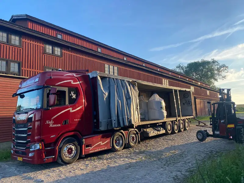 Aflæsning af big bags i aftensolen
