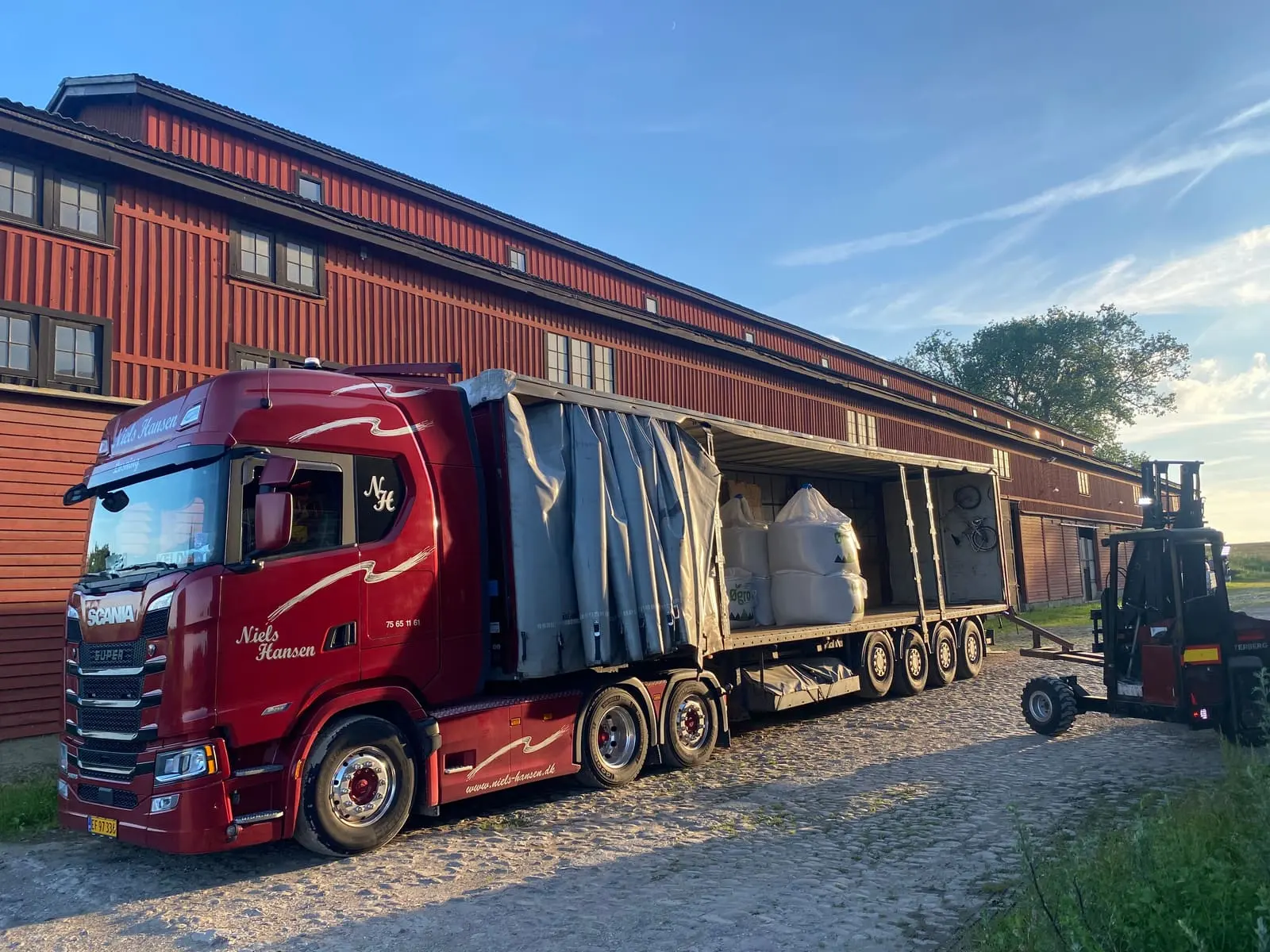 Aflæsning af big bags i aftensolen