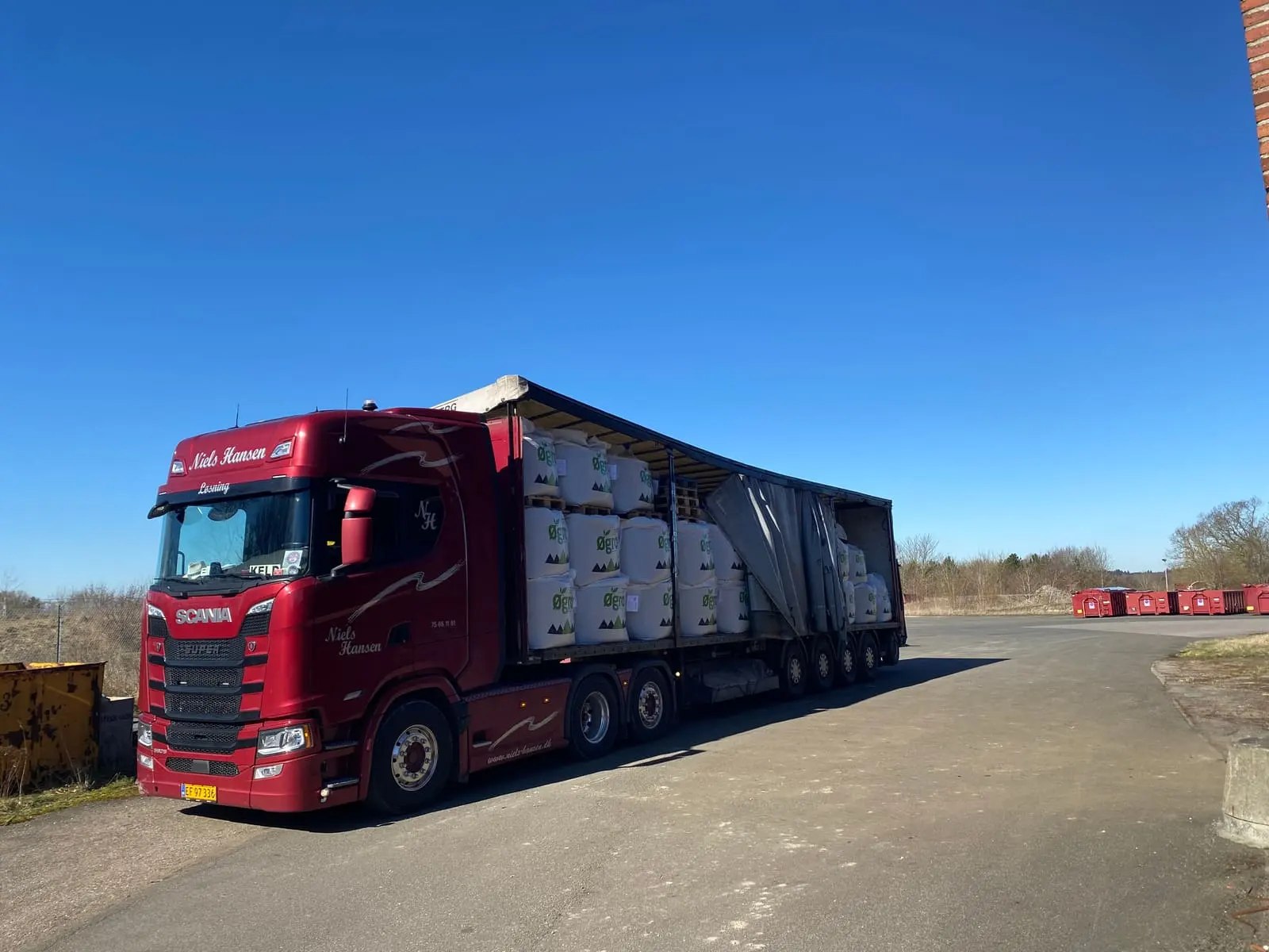 Traileren åbnet og klar til aflæsning
